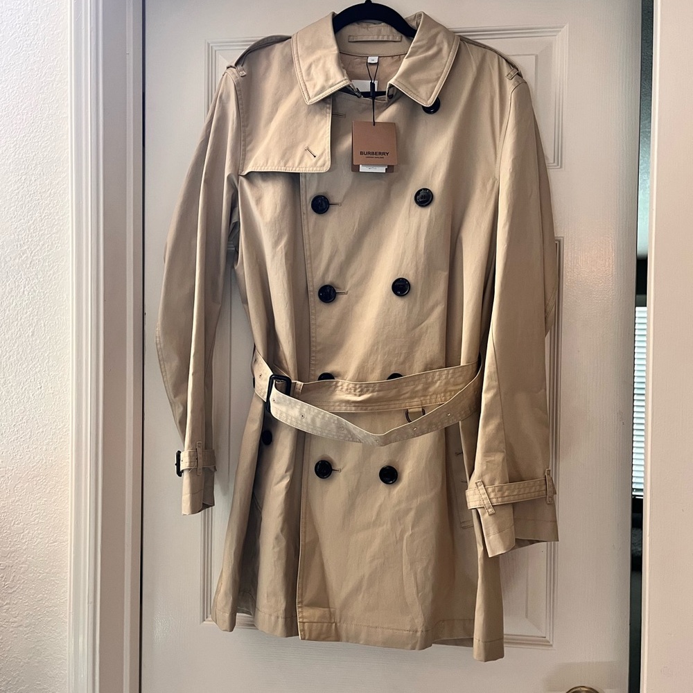 Men’s Burberry short trench